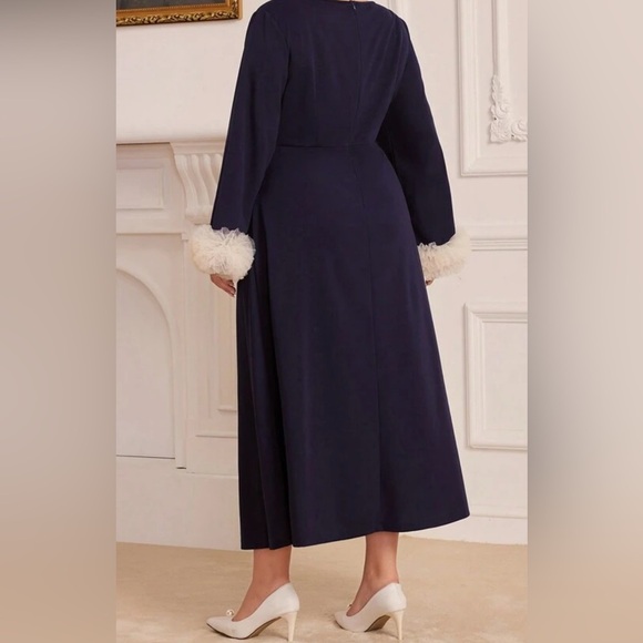 Elegant Blue and Cream Plus Size Side Pleated Mesh Splice Sleeve Hem Dress - Picture 4 of 4